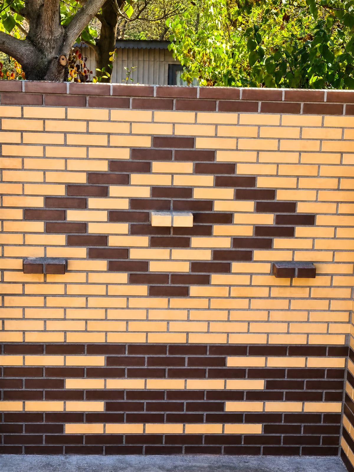 Flat decorative brick wall in tan and brown